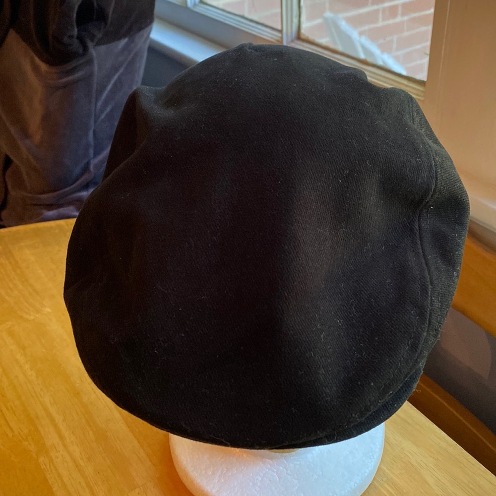 Black KC XL newsboy style cap hat in good condition